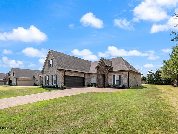 3rd image of 4437 Vineyard Dr W