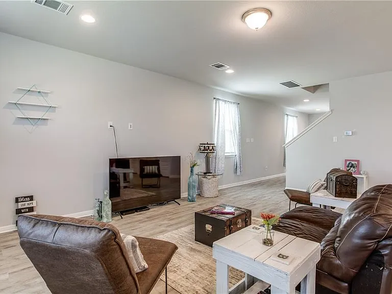 121 Quiet Man Dr — Photo 5