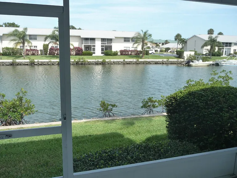 1860 Robalo Dr #105A — Photo 4