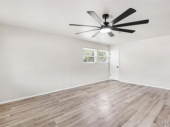 3rd image of 10512 Durness Dr