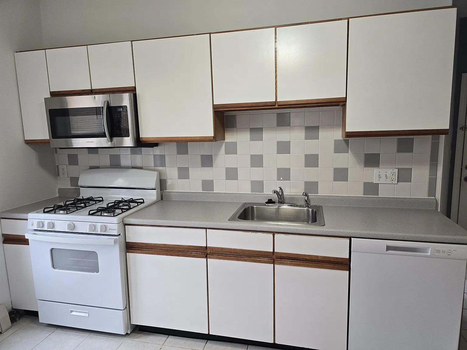 13 Bismarck St — Photo 2