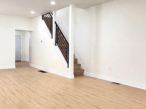 4th image of 7122 Greenway Ave