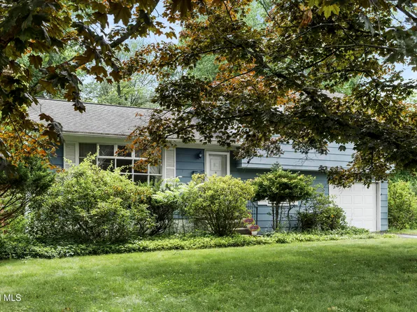 34 Greenock Road, Delmar, NY 12054
