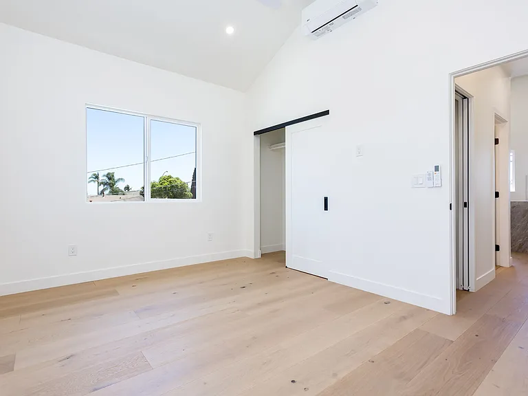 4424 Cherokee Ave — Photo 7