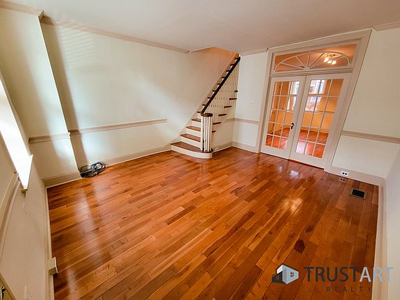 2nd image of 3704 Calumet St #1