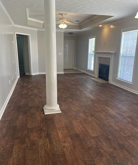 1149 Stafford Dr — Photo 2