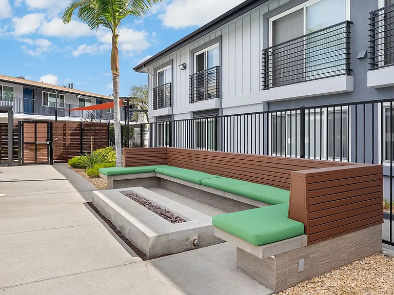 The Circle Apartments at Long Beach — Photo 26