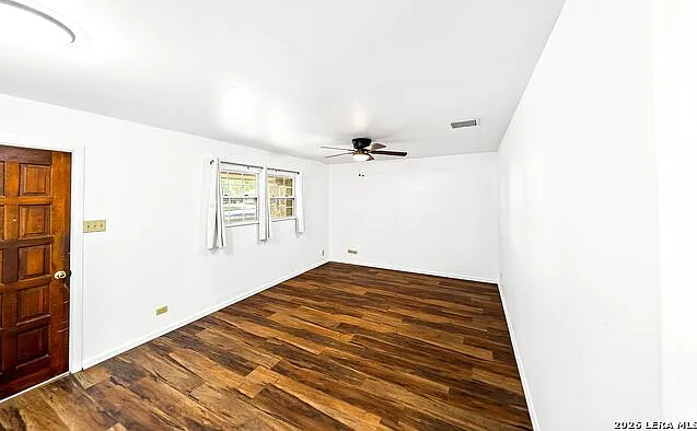 3 bed, 2.0 bath, 1191 sqft, $1,600 — Photo 3