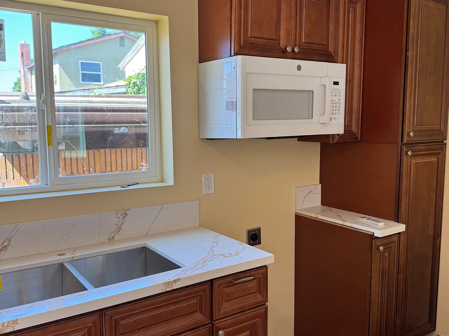 2 bed, 800 sqft, $1,975 — Photo 3