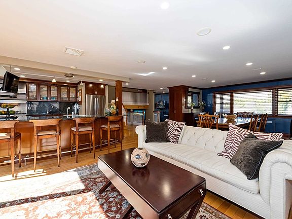 2nd image of 1511 Bay Blvd #A