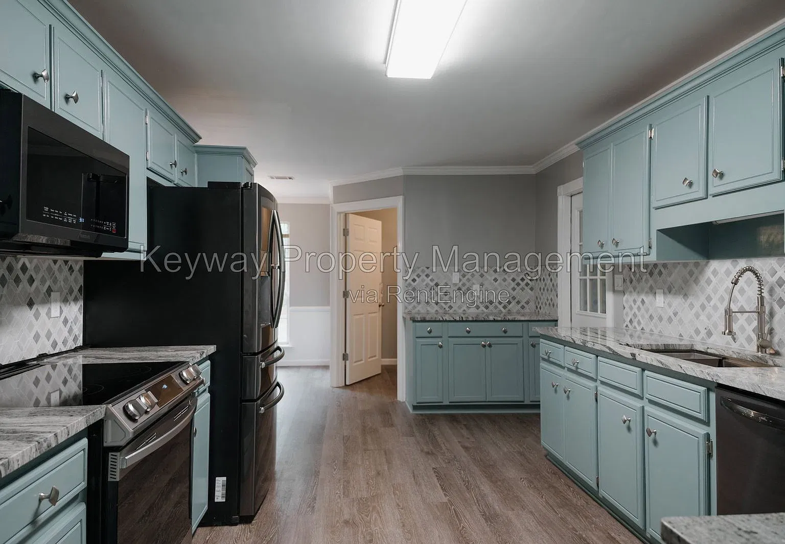 3 bed, 2.0 bath, 1872 sqft, $2,050 — Photo 3