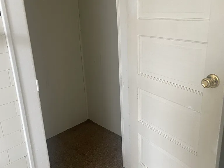 1 W Somerset St #4 — Photo 8