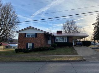 525 8th St, Etowah, TN 37331