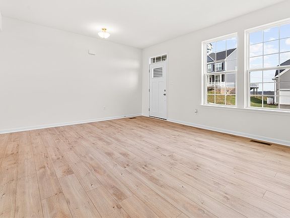 4th image of 898 Bideford Dr