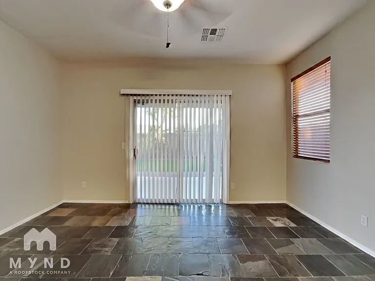 12206 W Lincoln St — Photo 10