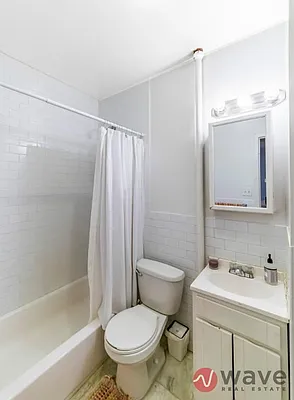 Rented by Wave Real Estate Group | media 4