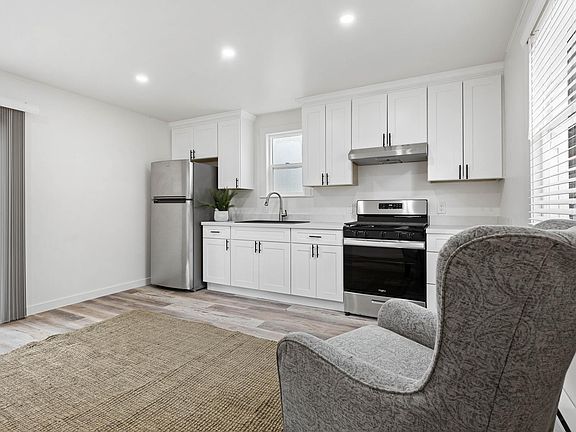 4th image of 348A Tyrella Ave