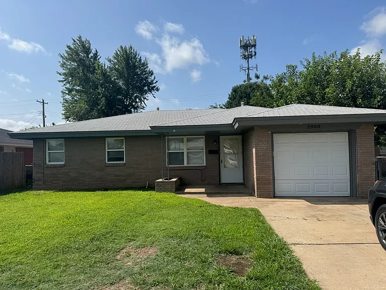 2908 SW 65th Pl — Photo 1