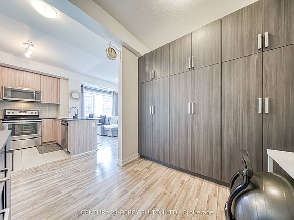 5th image of 840 Queens Plate Dr #802