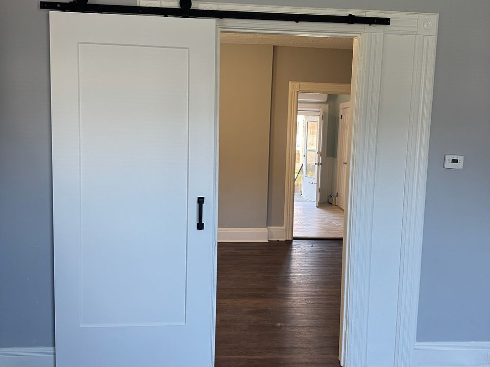 Barn door to close off front room, if desired