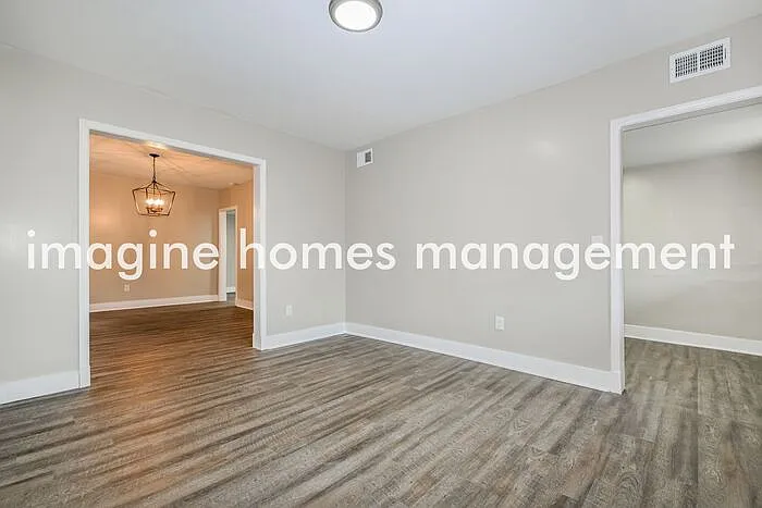 3 bed, 1.0 bath, 1228 sqft, $1,550 — Photo 2