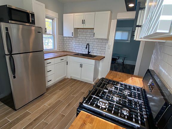 2nd image of 994 Parkwood Dr