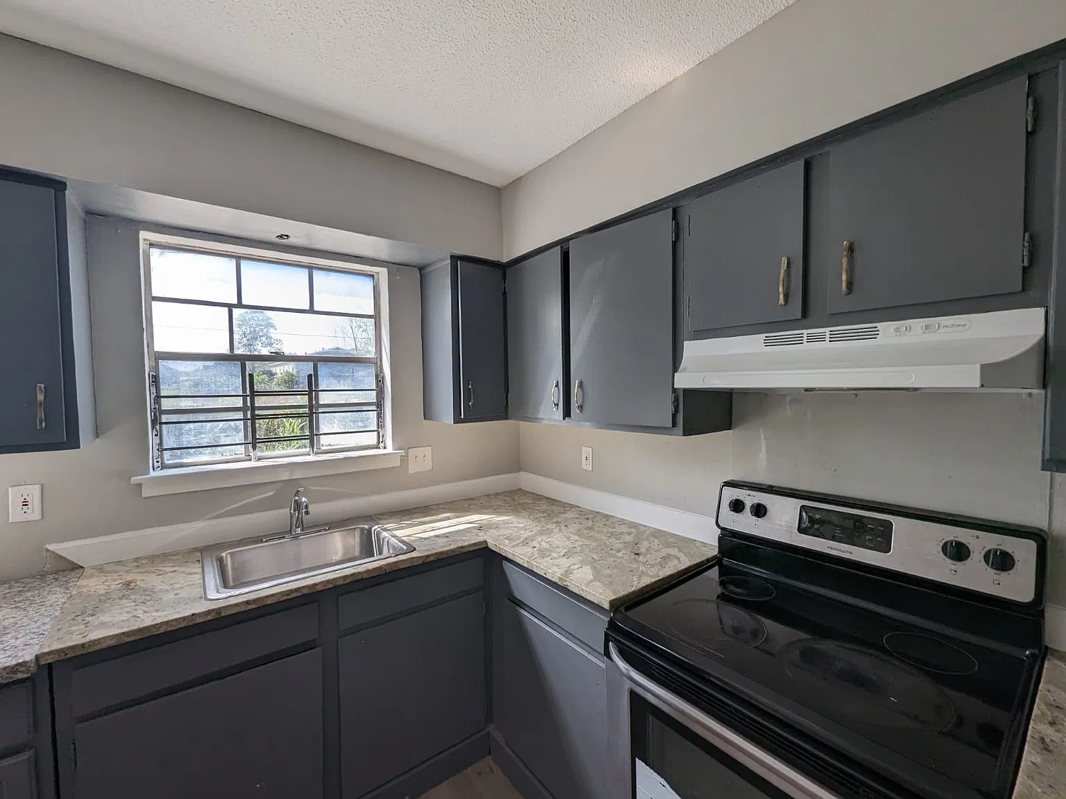 2 bed, 1.5 bath, $1,250 — Photo 3