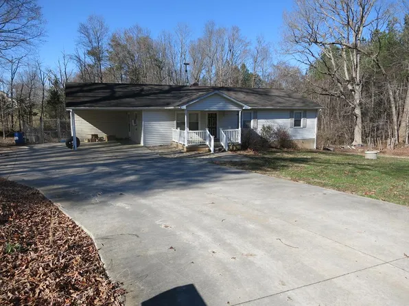 1353 Hunters Ln, Blairs, VA 24527