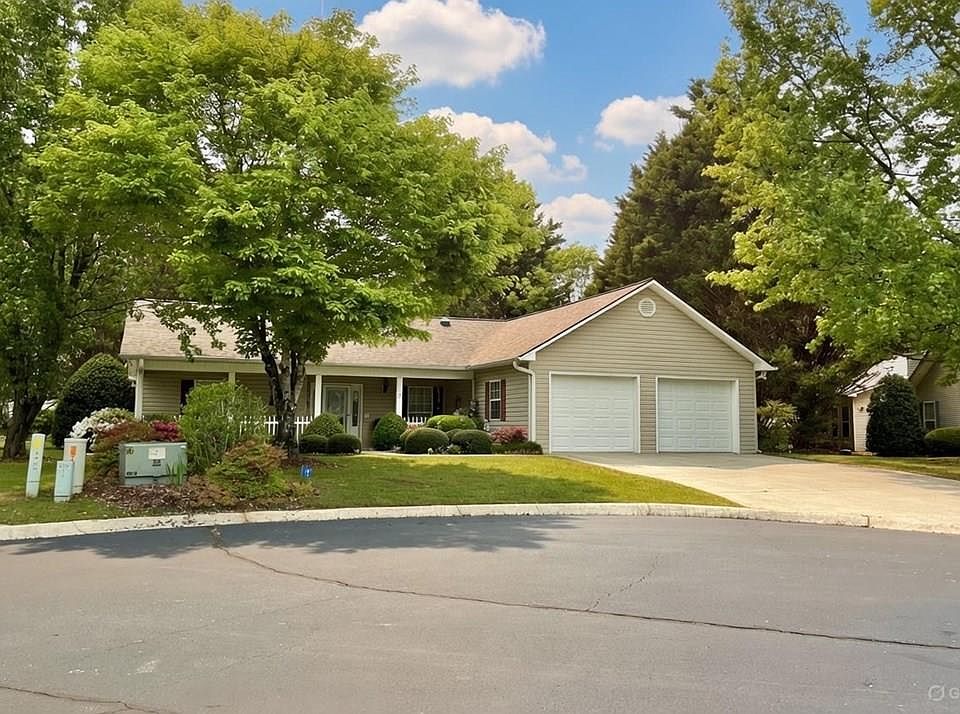 1st image of 12 Lance Ln