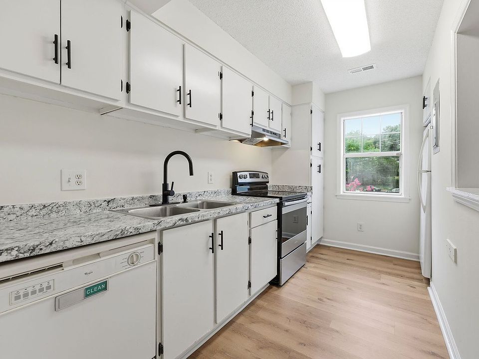 1st image of 114 Kingsbury Dr