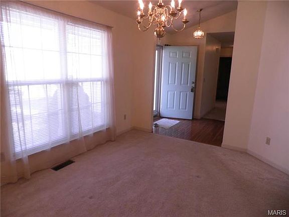 3rd image of 1819 Chateau Du Mont Dr