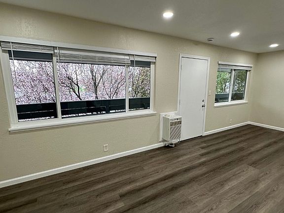 4th image of 3142 Grant St #U8
