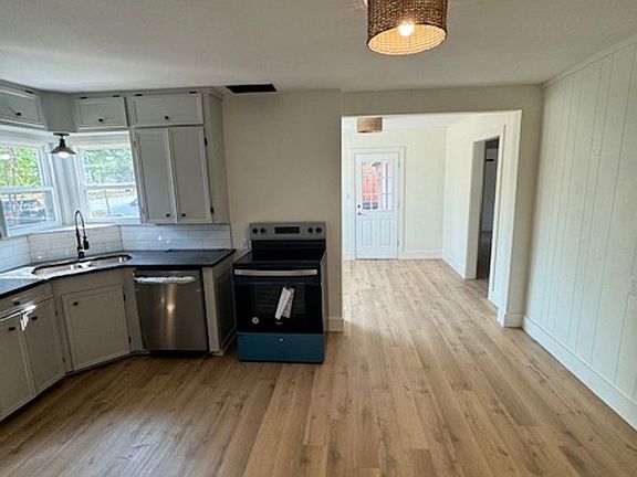 3rd image of 675 N 16th St