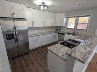 8956 Lamon Ave APT 2N, Skokie, IL 60077