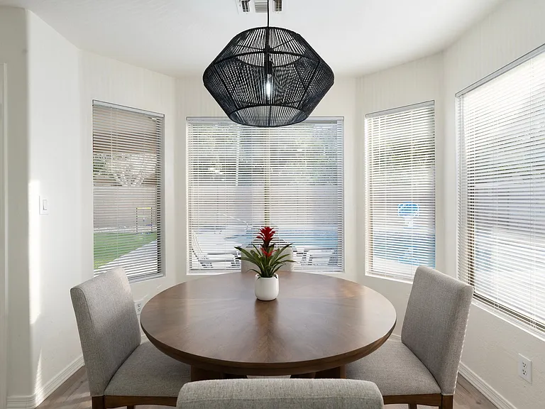 487 E Cantebria Dr — Photo 19