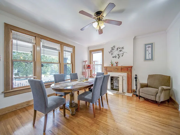 2405 Summit St — Photo 12
