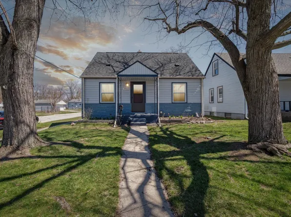 5013 Winifred St, Wayne, MI 48184