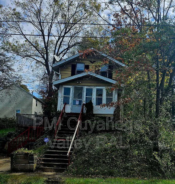 571 Bertha Ave