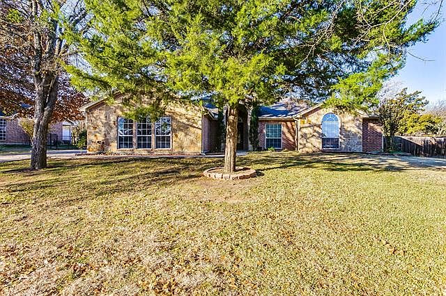 1st image of 325 Plantation Dr E