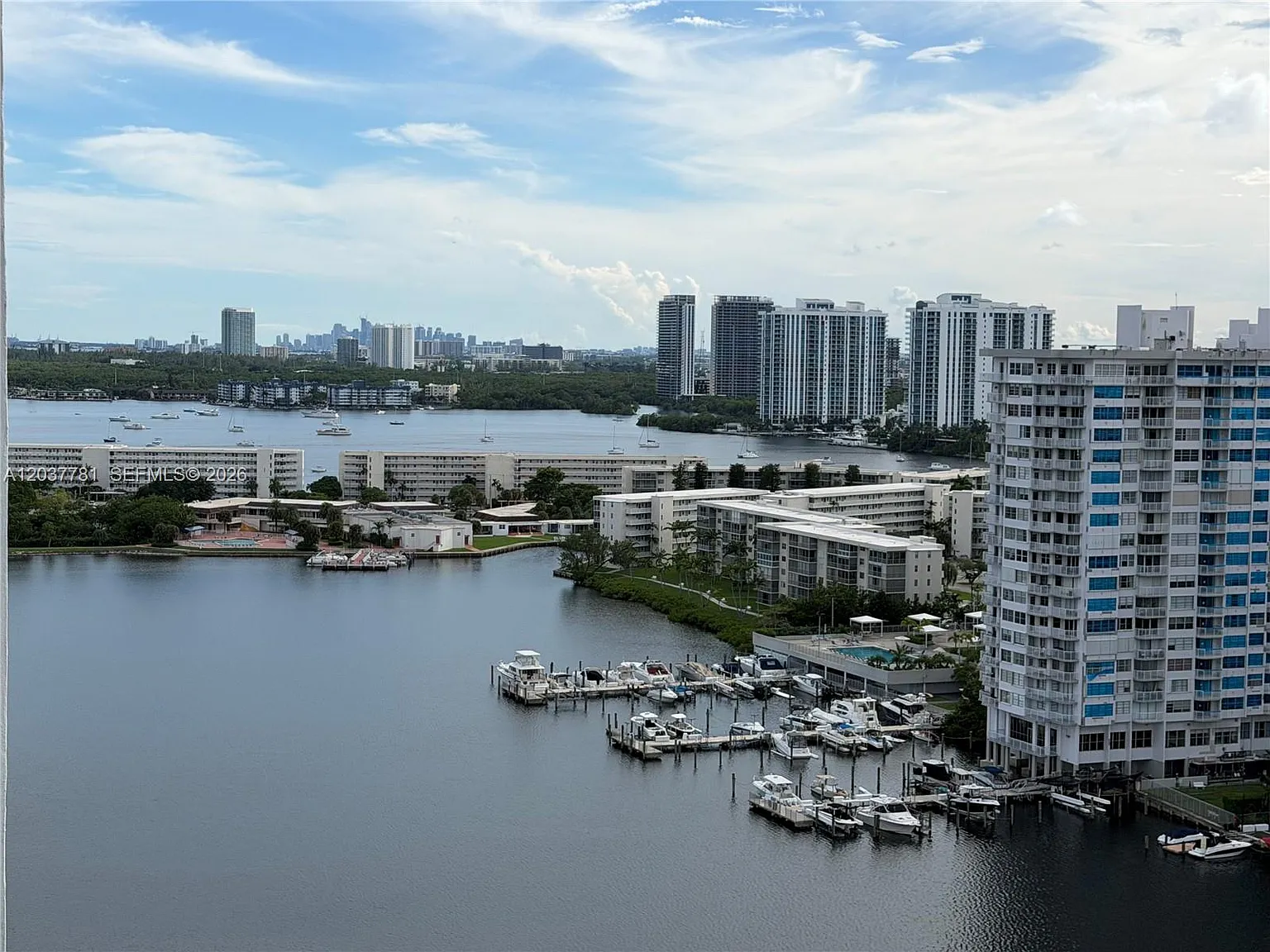 Admirals Port Condo West — Photo 1