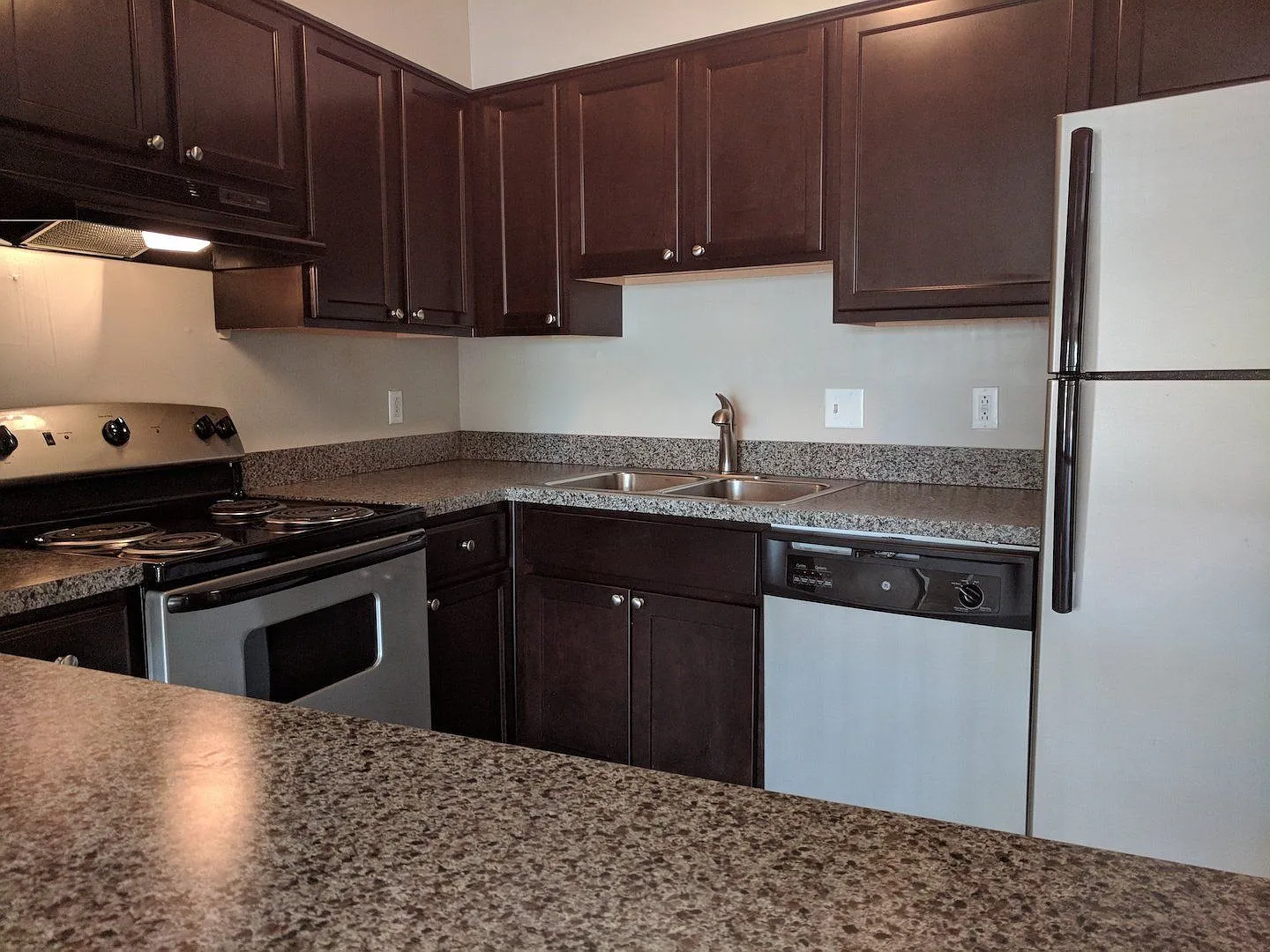 Tivoli Apartments — Photo 1