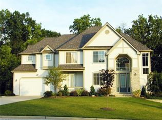 756 Ravenhill Dr, Northfield, OH 44067