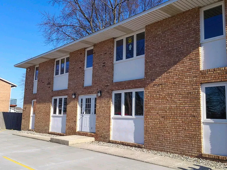 4555 N Woodbridge Rd — Photo 2