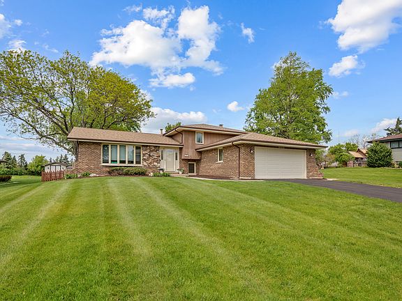 2nd image of 16W658 Therese Ct