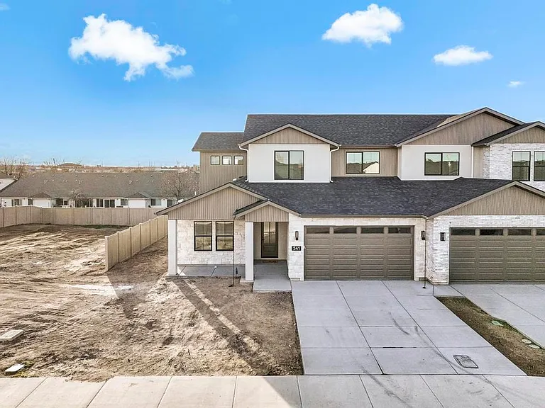 541 Canyon Falls Dr — Photo 48
