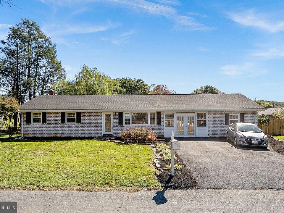 1st image of 915 E Stonewall Dr