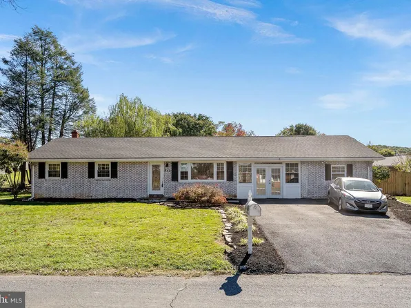 915 E Stonewall Dr, Front Royal, VA 22630