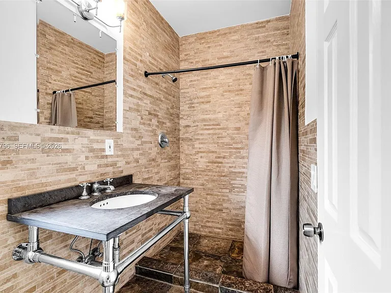 1232 Lenox Ave — Photo 31