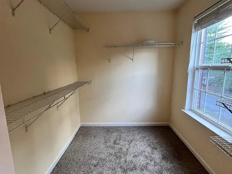 203 Riverbend Ln — Photo 35