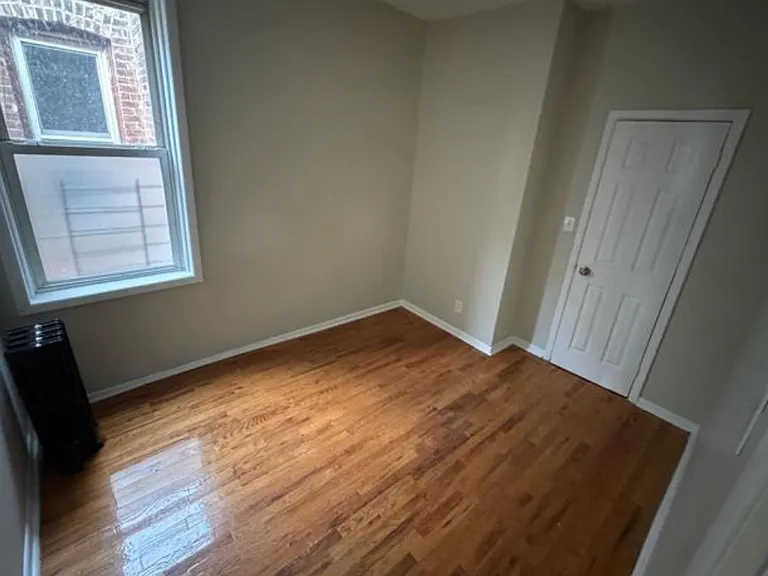 76 N 9th St #1R — Photo 3
